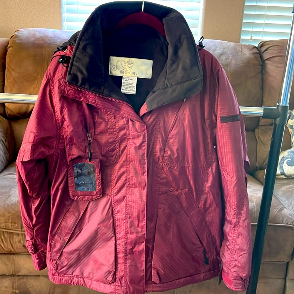 BodyGlove Ski Jacket.  Ladies size Medium Perfect condition Burgundy with black